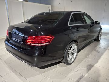 Fotografie 9 des Mercedes-Benz E 220 BlueTEC 9G-TRONIC