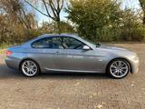 BMW E92, 335d Coupé , M Sportpaket, Navi, Glasdach - BMW 335 aus 2009: Coupe