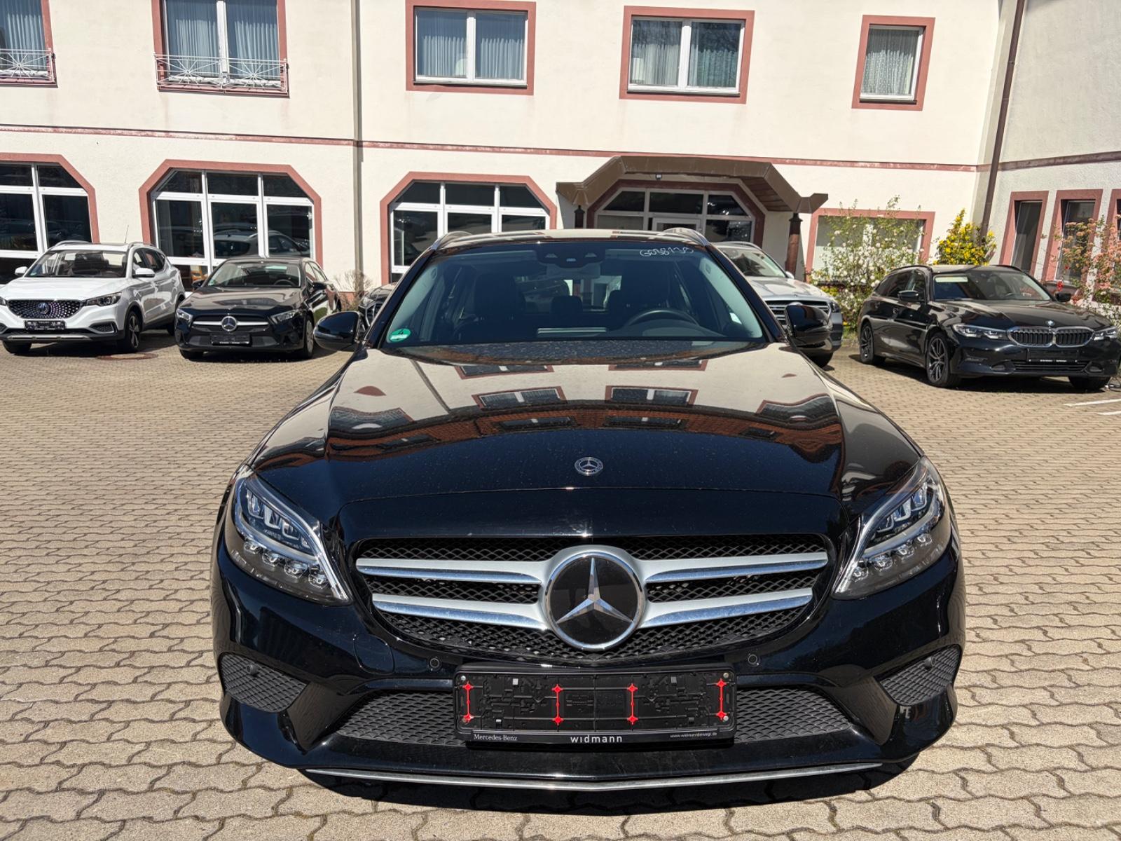 Mercedes-Benz C300T e*LED*AHK*KAMERAT-LEDER*HuD*