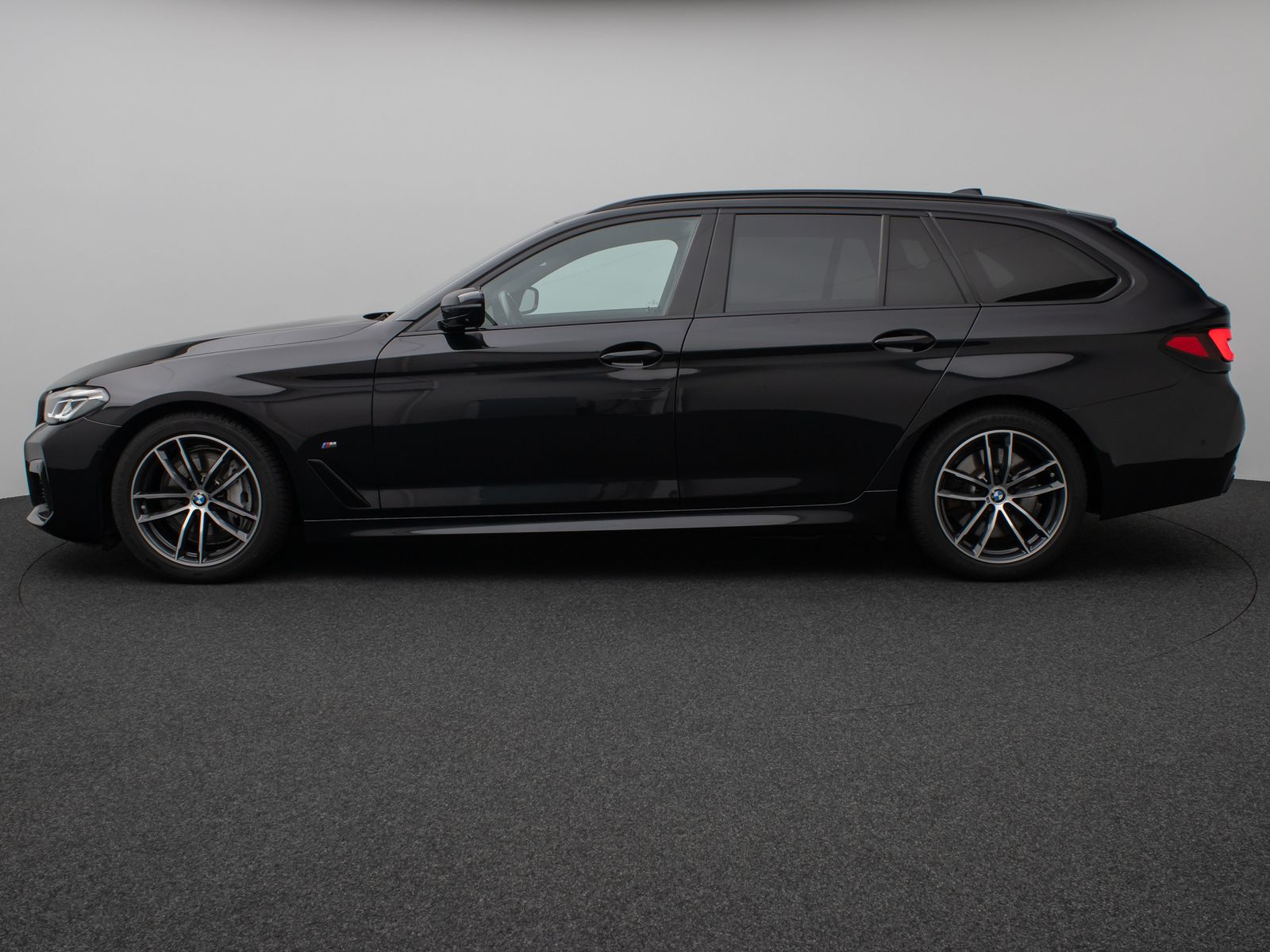 Fahrzeugabbildung BMW 530d M Sport 360° HUD DAB H/K Komfortsitze ACC