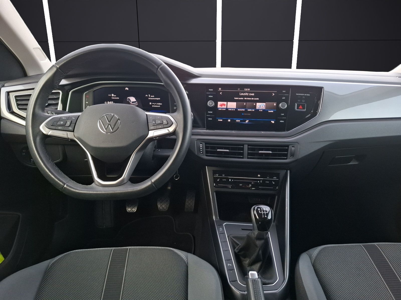 Fahrzeugabbildung Volkswagen Polo TSI Style Matrix Climatronic ACC PDC SH LM