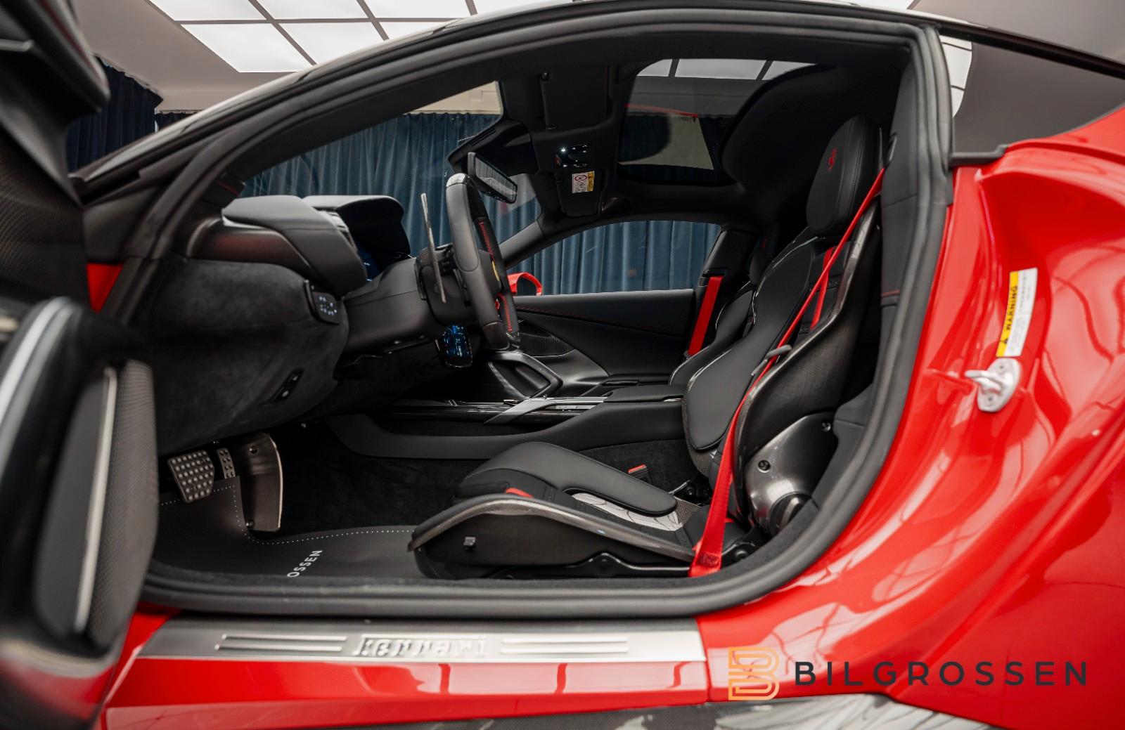Ferrari Coupe 6.5 V12 CARBON LIFT PASSENGER DISPLAY