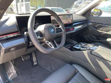 صورة 8 لـ 2026 BMW I5