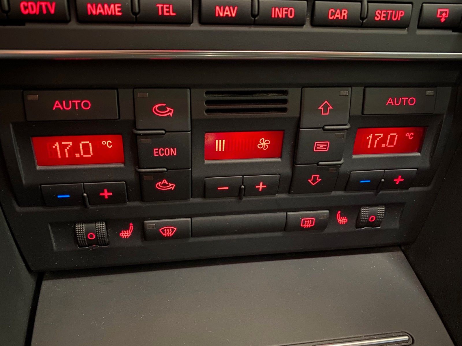 Fahrzeugabbildung Audi A4 2.0 TFSI Avant+NAVI+XENON+CHECKHEFT+1.HAND+BC