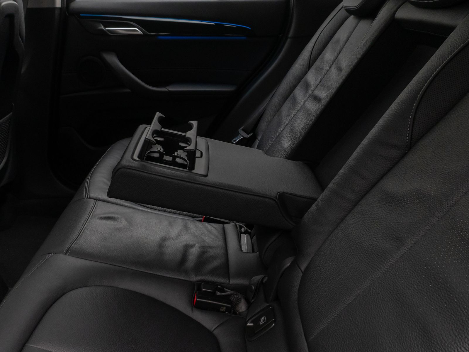 Fahrzeugabbildung BMW X1 xD25e SportLine Kamera HUD DAB HiFi AHK Alarm