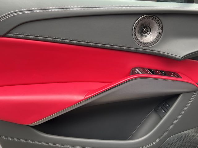 Fahrzeugabbildung Lotus Eletre R KEF rotes Leder sehr selten