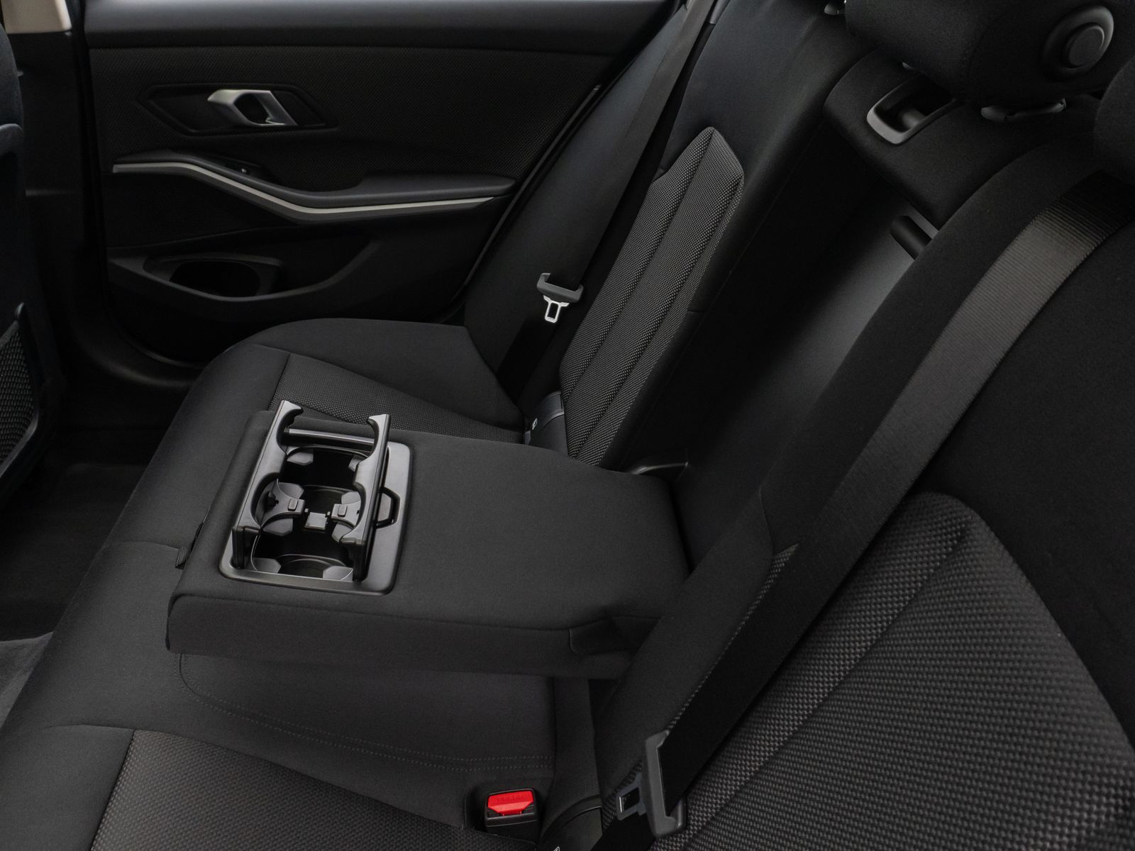 Fahrzeugabbildung BMW 320d Panorama DAB HiFi Stop&Go Alarm AHK PDC