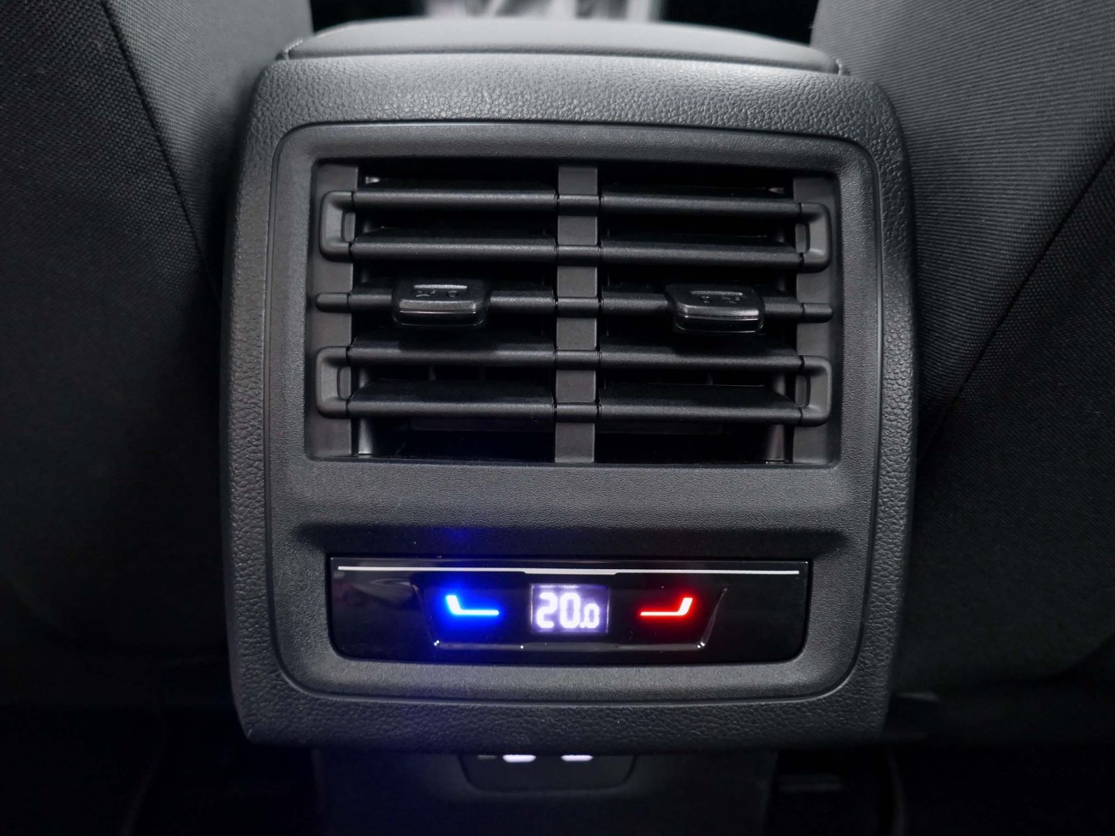 Fahrzeugabbildung Volkswagen Golf VIII Life 1.5 TSI | LED PDC ACC Navi
