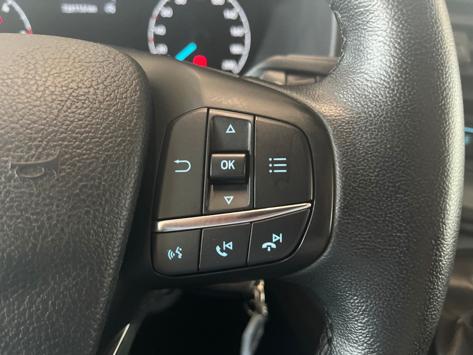 Fahrzeugabbildung Ford Transit Custom L2 TREND 9-Sitzer Klima CAM STDHZ
