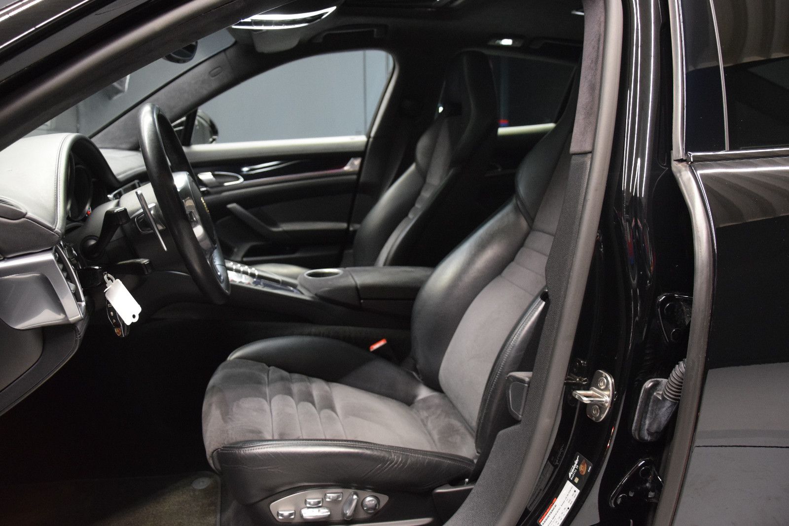 Fahrzeugabbildung Porsche Panamera GTS Bose Schiebedach PASM Sport Chrono