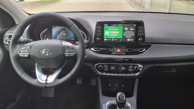 Fahrzeugabbildung Hyundai i30 KOMBI 1.6CRDi MT TREND KOMFORTP. KLIMA PDC