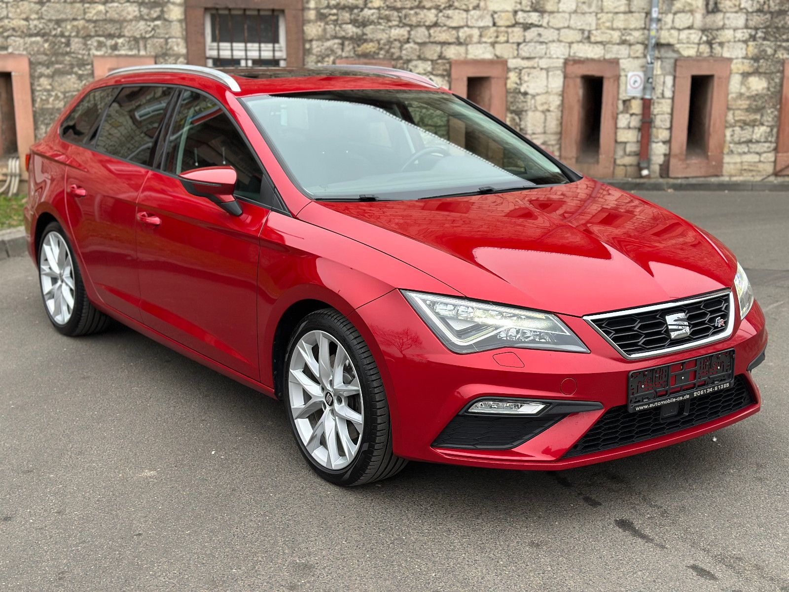 Fahrzeugabbildung SEAT LEON ST FR*PANORAMA+LED+NAVI+184 PS*