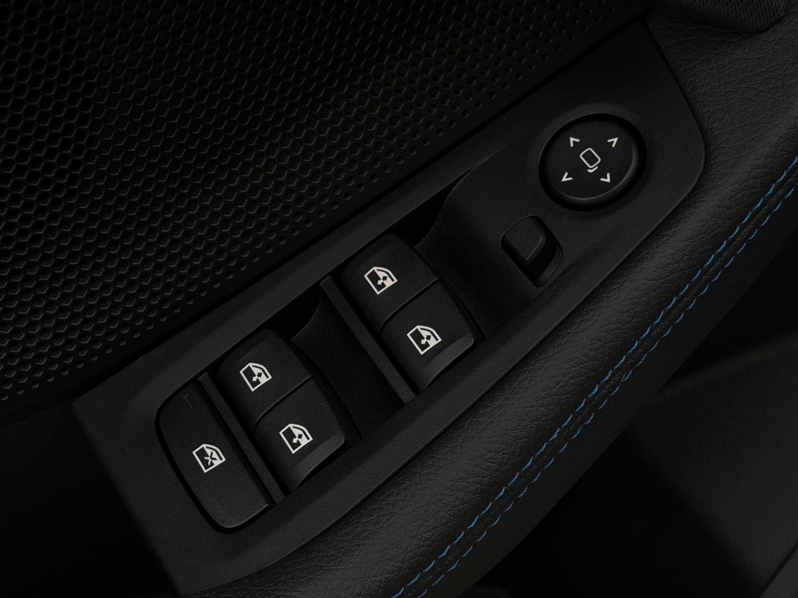 Fahrzeugabbildung BMW M135i xDrive HiFi SHZ LED DAB PDC Wireless Temp