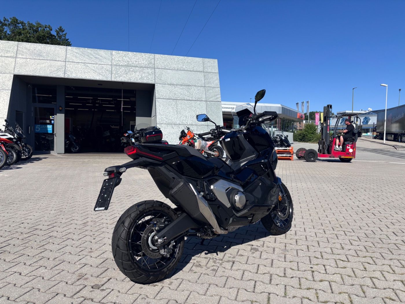 Fahrzeugabbildung Honda ADV 750 - X-ADV 2026, Griffheizung, Zubehör,