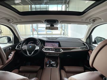 Fahrzeugabbildung BMW X7 xDrive 30d Massage DisplKey SoftCl Laser Voll