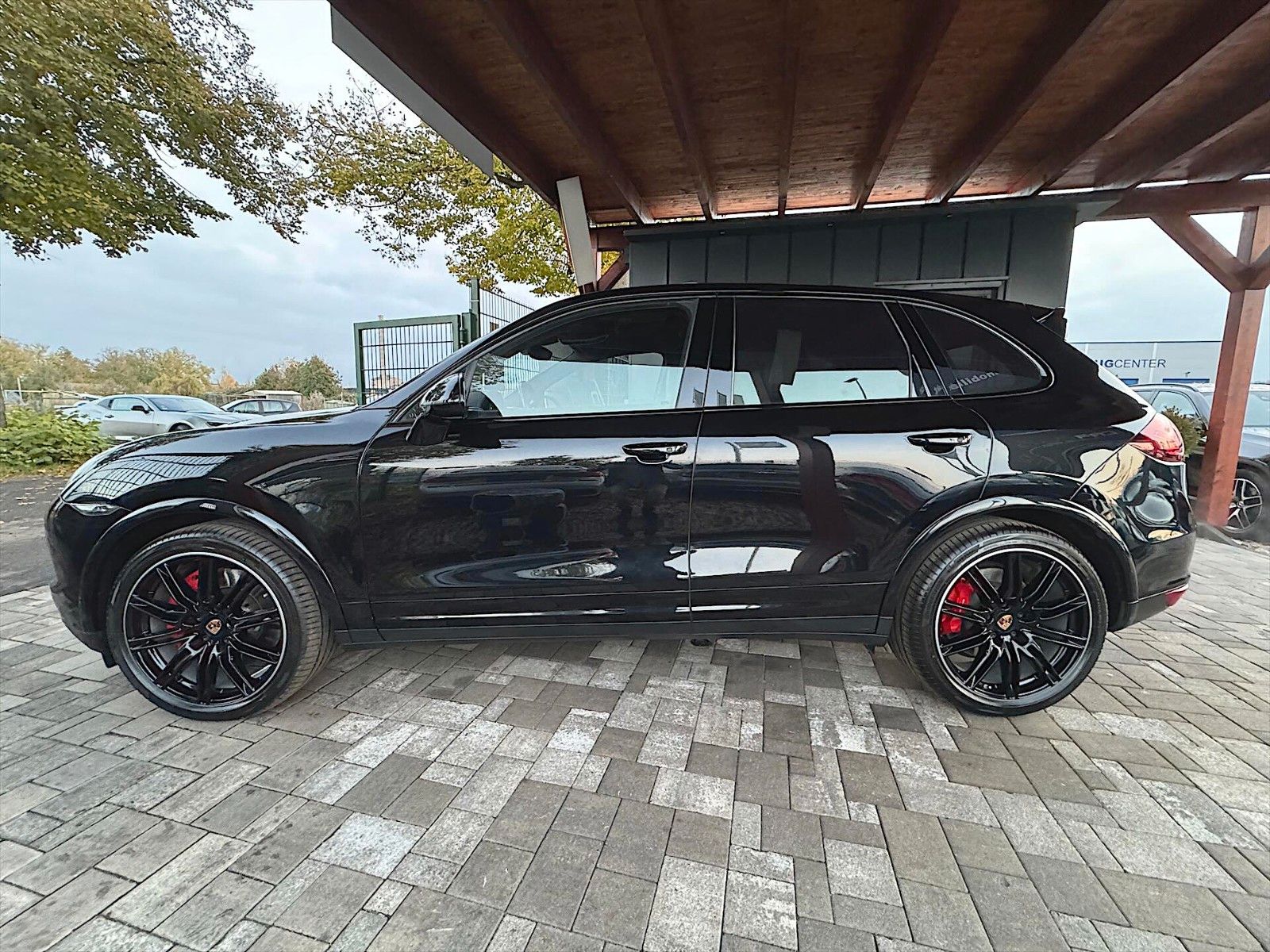 Fahrzeugabbildung Porsche Cayenne Turbo V8 Sport Black Design Paket 21Zoll