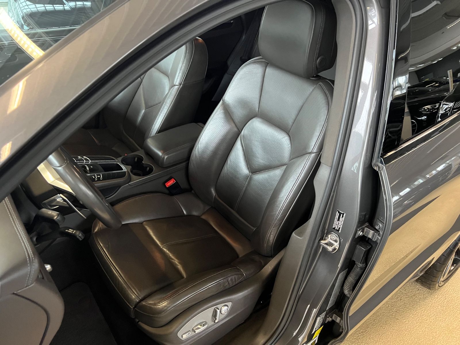 Fahrzeugabbildung Porsche Macan S *SITZBELÜFTUNG*PANORAMADACH*
