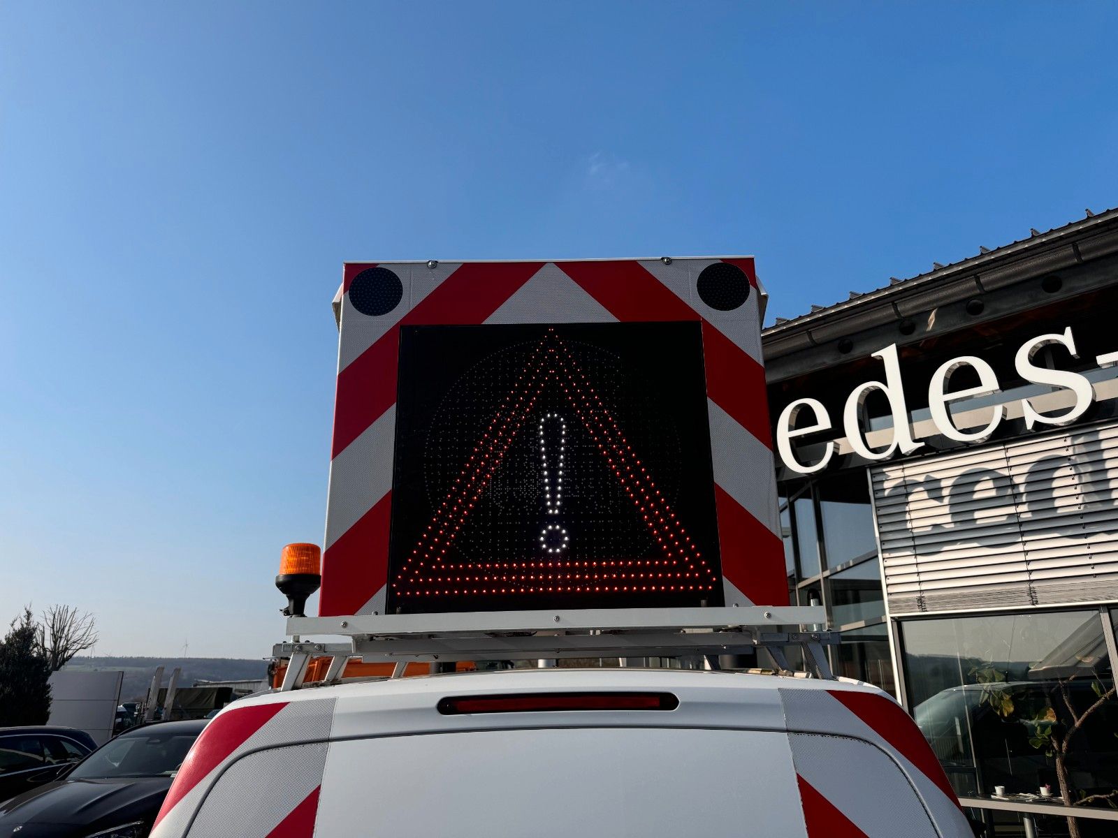 Fahrzeugabbildung Mercedes-Benz Vito 111 CDI Tourer Begleitfahrzeug BF3+ / WVZ