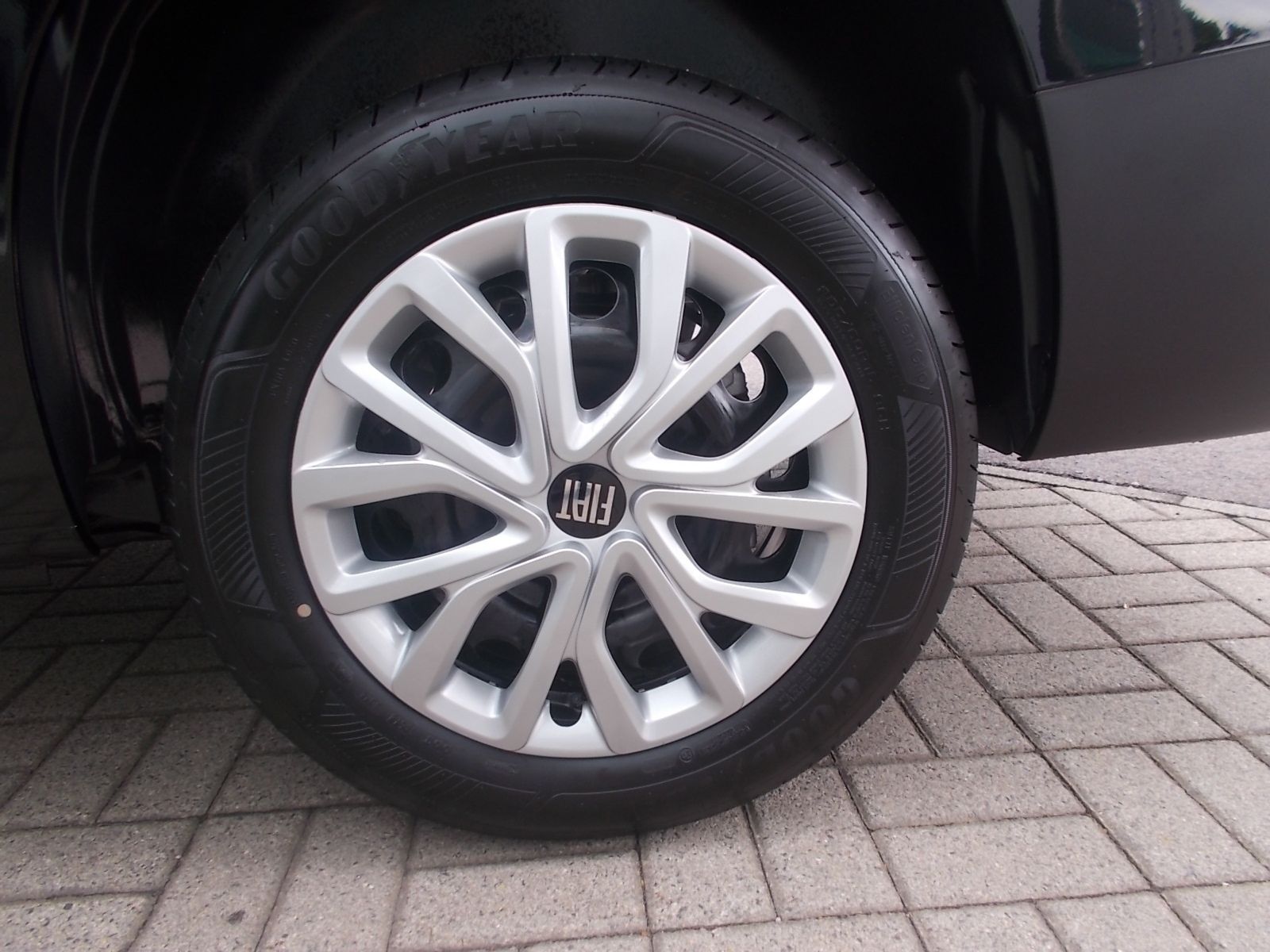 Fahrzeugabbildung Fiat Doblo Kombi 1.5 HDi 130 Automatik + 7 Sitzer