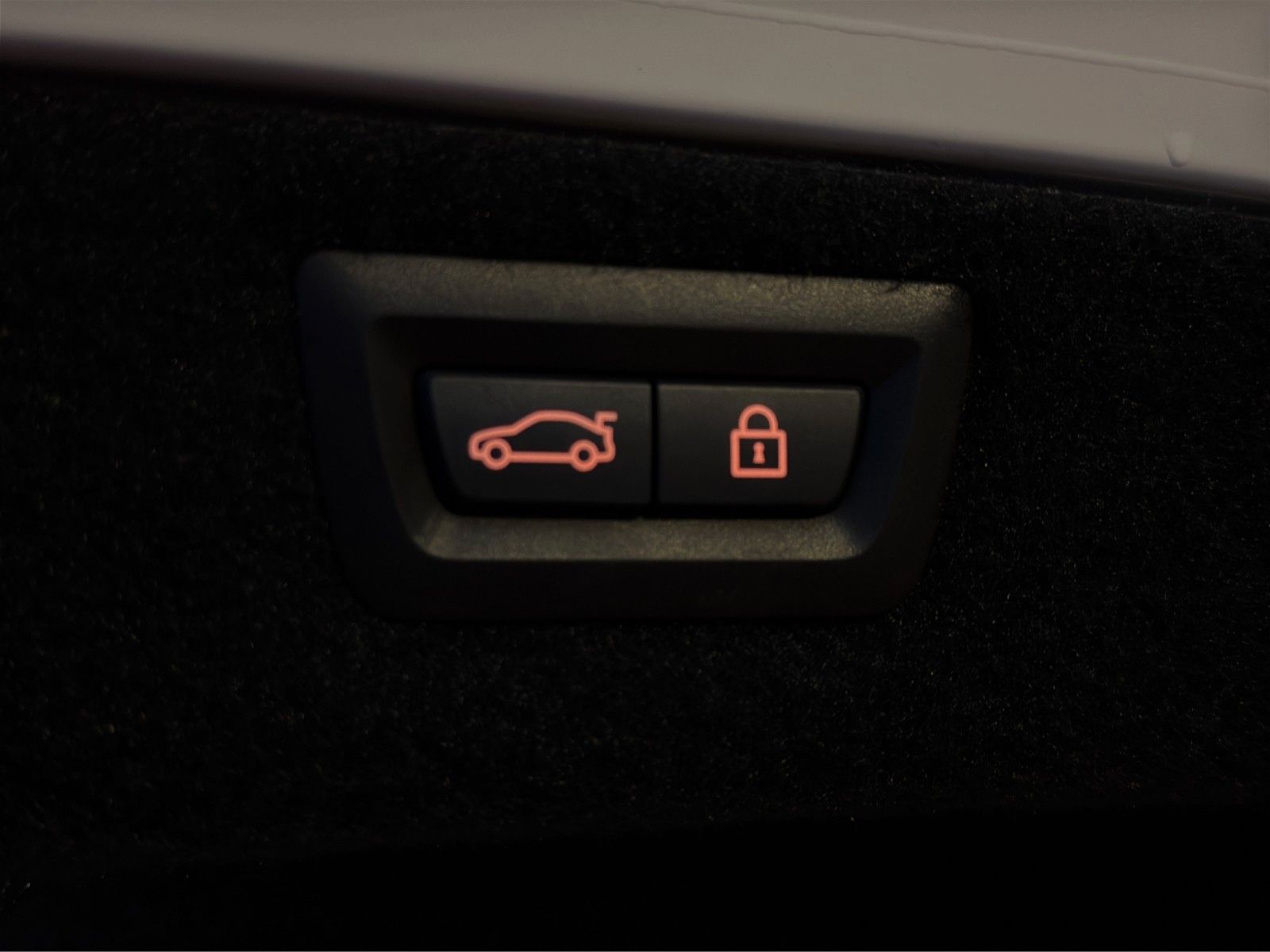 Fahrzeugabbildung BMW M8 Comp xDrive B&W/Keramik/SportAGA/Carbon/Laser