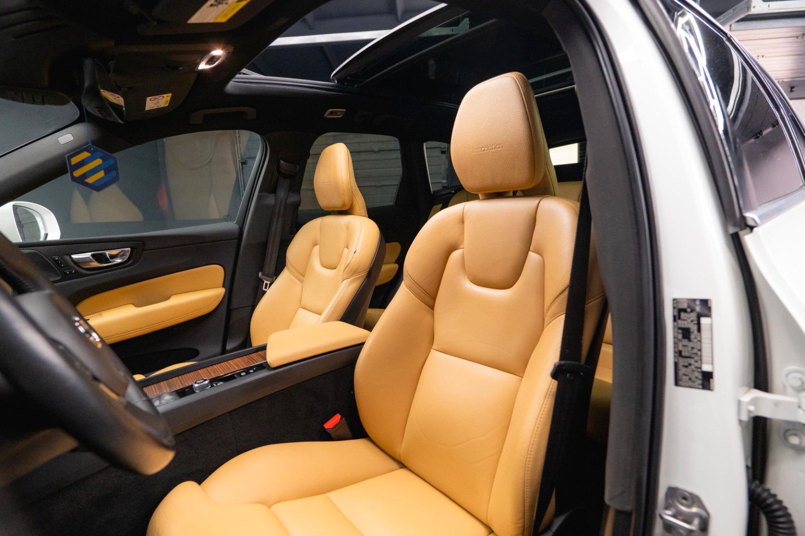 Fahrzeugabbildung Volvo XC60 T5 Inscription AWD | ACC | Pano | H&K | LED
