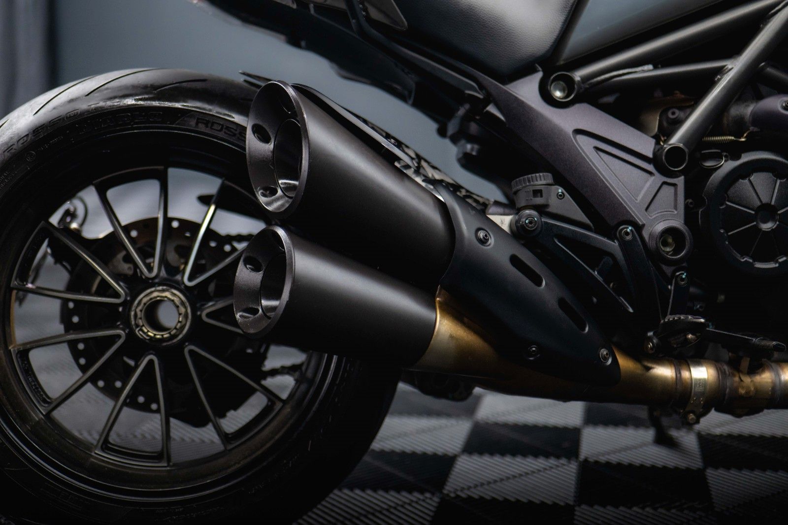 Fahrzeugabbildung Ducati Ducati Diavel 1200 Carbon Testastretta 11°