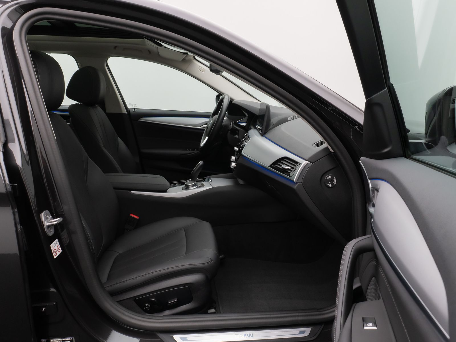 Fahrzeugabbildung BMW 520d Panorama Kamera HUD DAB 4Klima Alarm 19Zoll