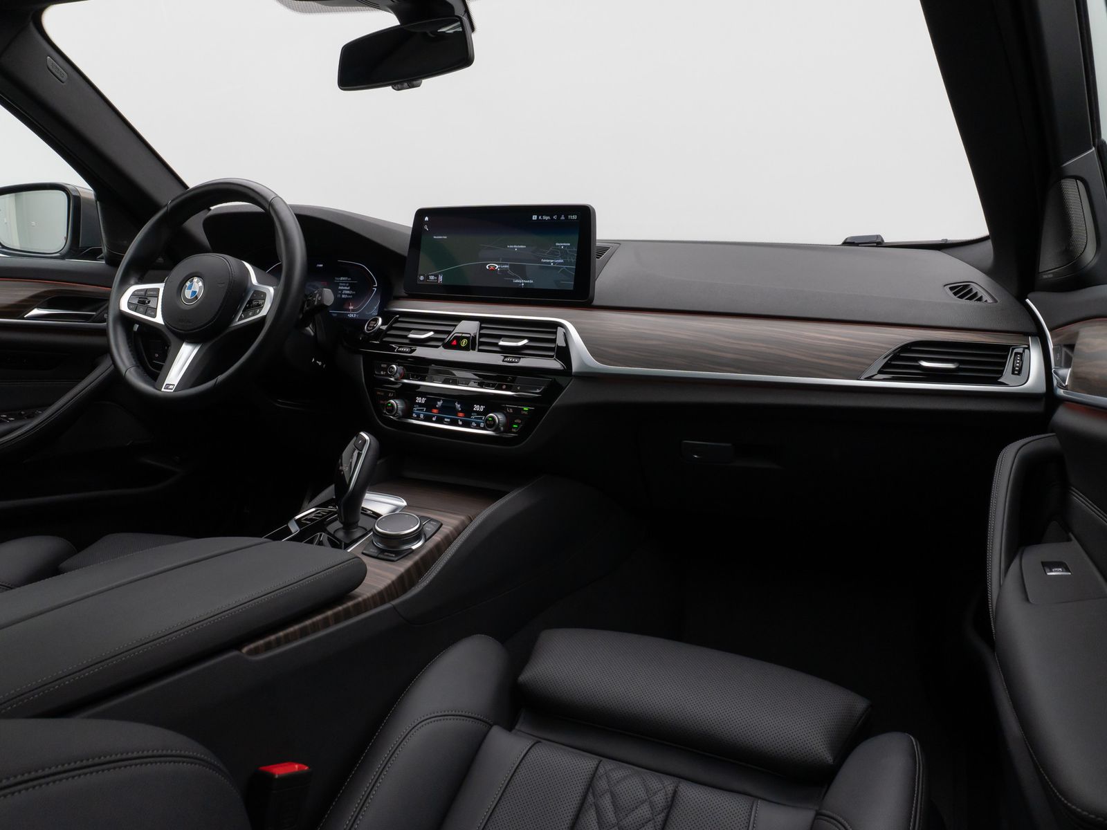 Fahrzeugabbildung BMW 530d xD M Sport Individual Panorama HUD 20Zoll