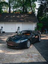 Aston Martin V8 Vantage 4.3L - Manuell - Dunkelblau / Tan - Aston Martin V8 Vantage
