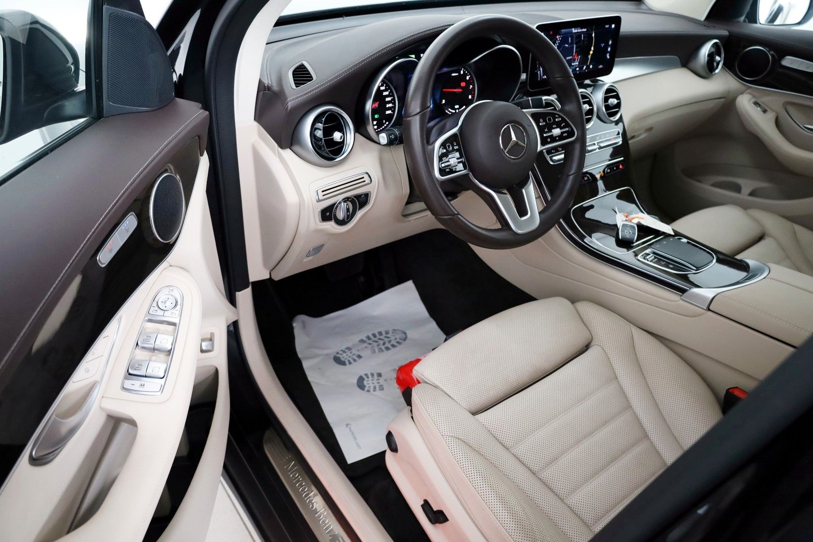 Fahrzeugabbildung Mercedes-Benz GLC 300e 4M Coupe,Sitzlüftung,Leder,Navi,Kamera