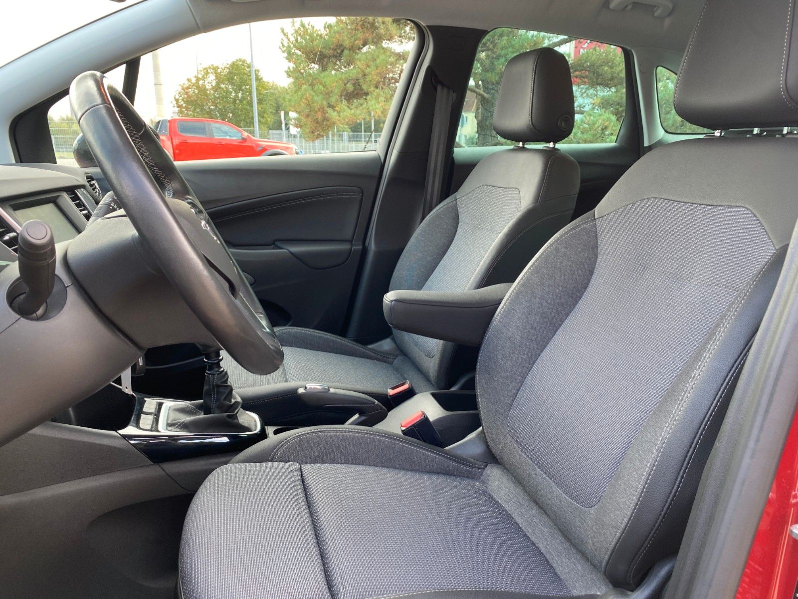 Fahrzeugabbildung Opel Crossland Elegance Klimaaut. Kamera PDC