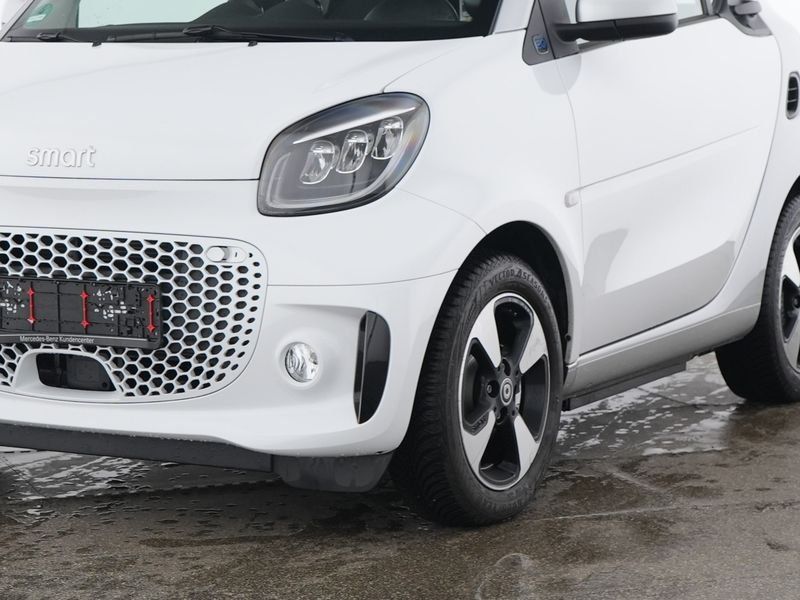 Fahrzeugabbildung Smart smart EQ fortwo Exclusive*Kamera*Media*LED*22kW*