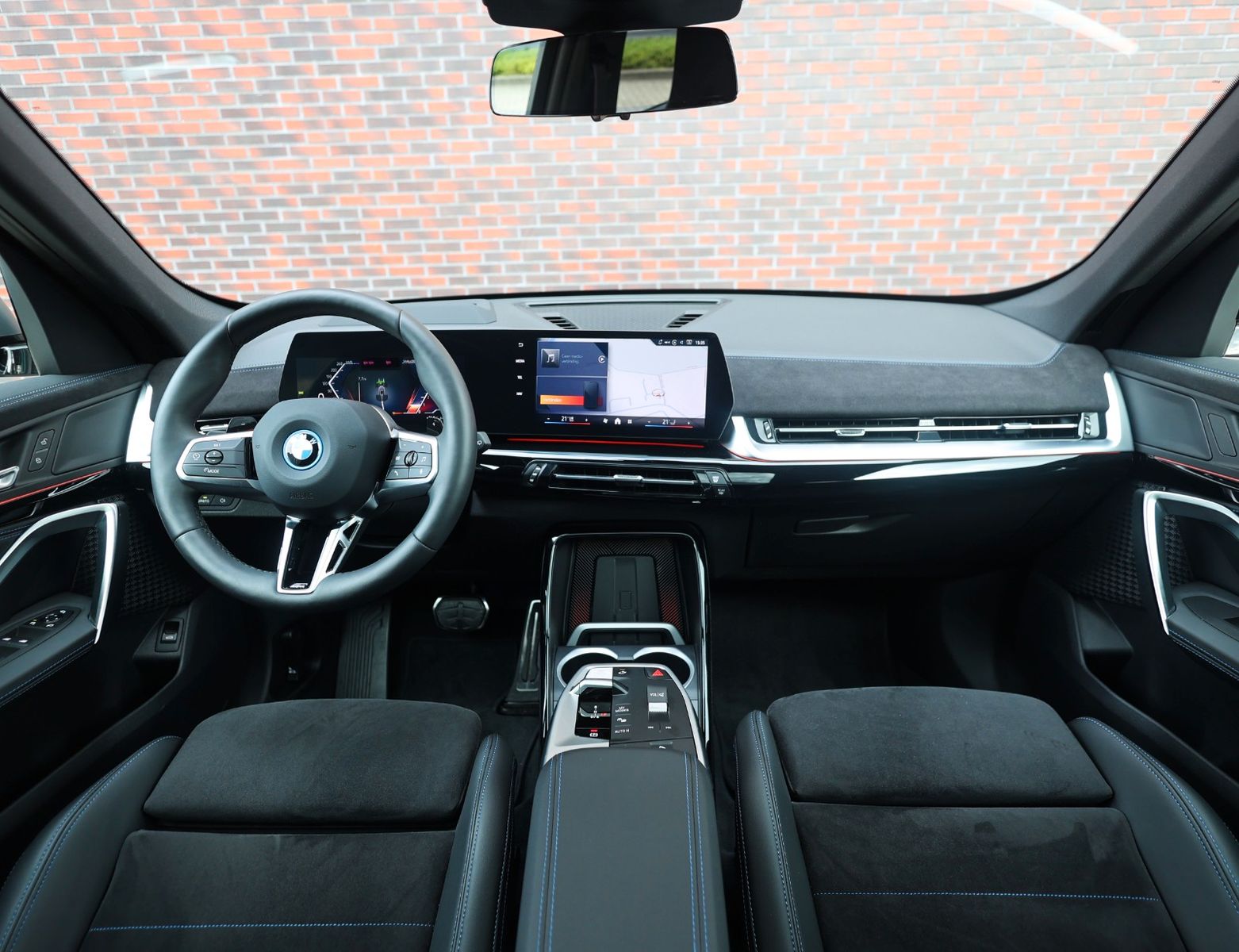 BMW X1 30e xDrive | Pano - AHK - HUD imagem 3