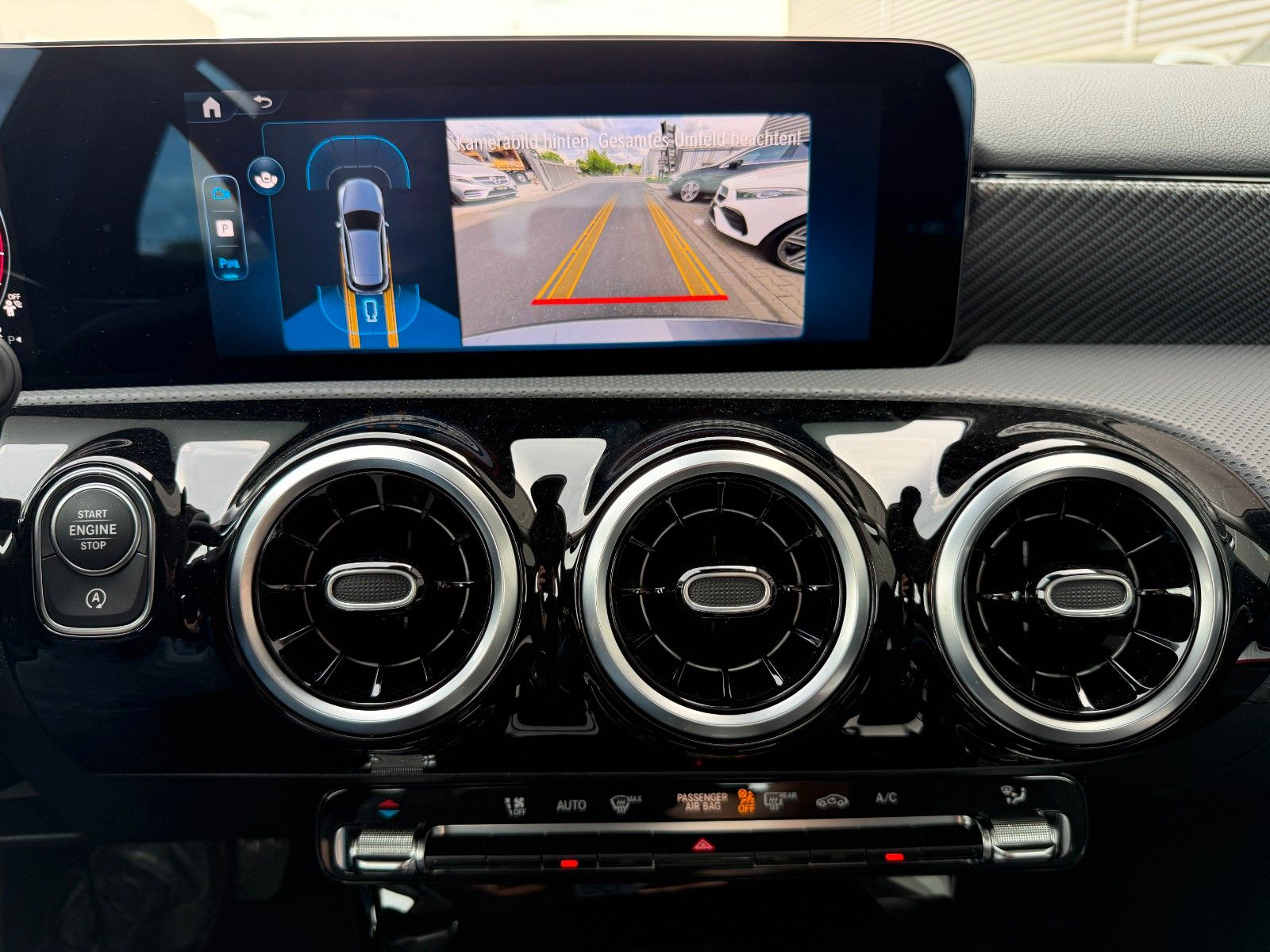 Fahrzeugabbildung Mercedes-Benz A 200 Progressive R-Kamera+LED+DAB+IHC+MBUX