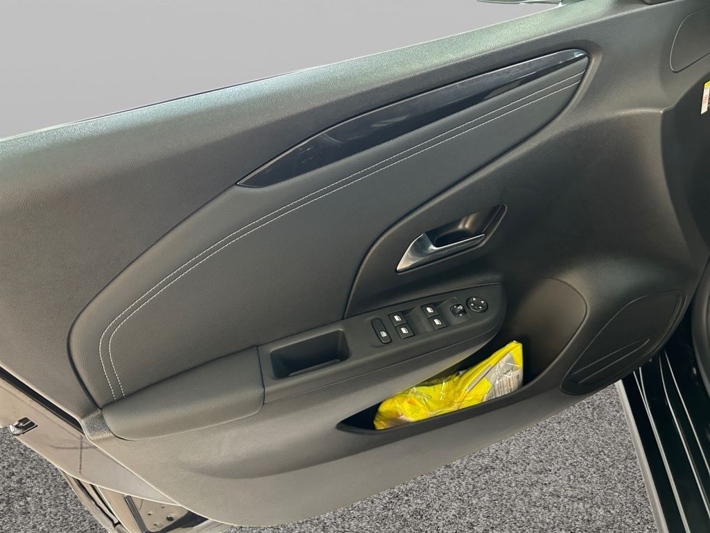 Fahrzeugabbildung Opel Corsa 1.2 GS Navi Sitz/Lenkradheizung PDC LED