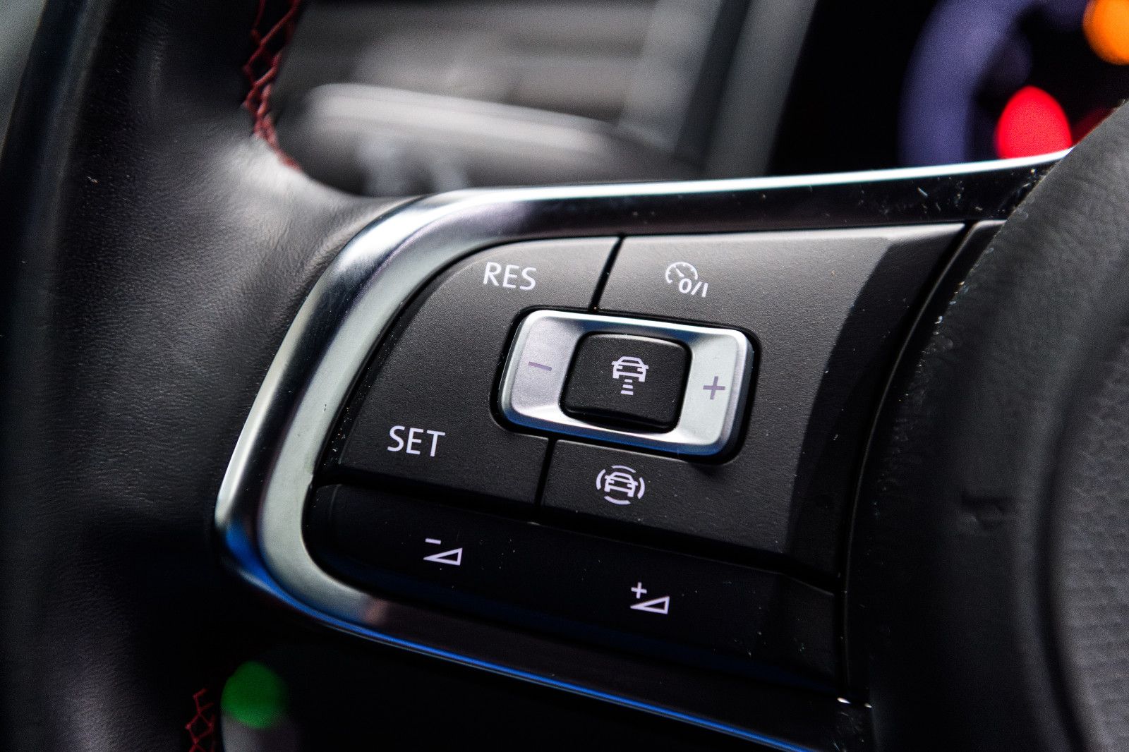 Fahrzeugabbildung Volkswagen T-Roc Sport 2.0 DSG 4Motion AHK SHZ ACC