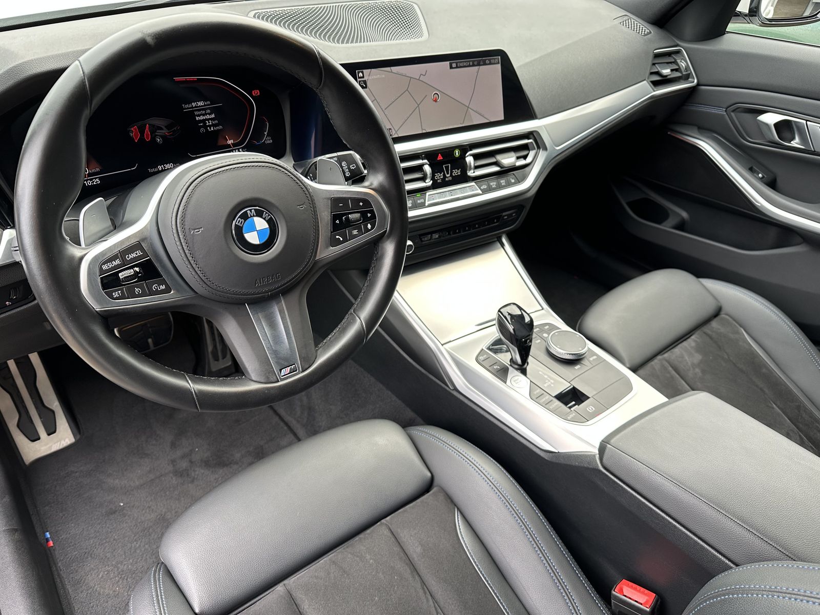 Fahrzeugabbildung BMW 320d Touring M-Sport NAV+LED+AHK+18ZO+ALARM+1HD