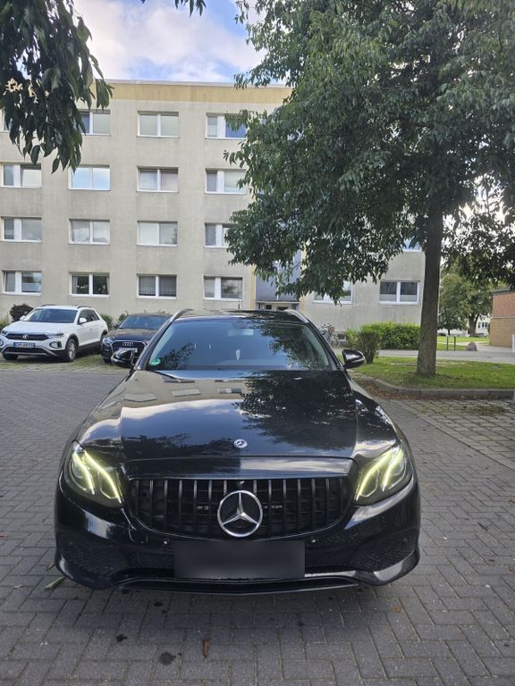 Image of Mercedes-Benz E 220