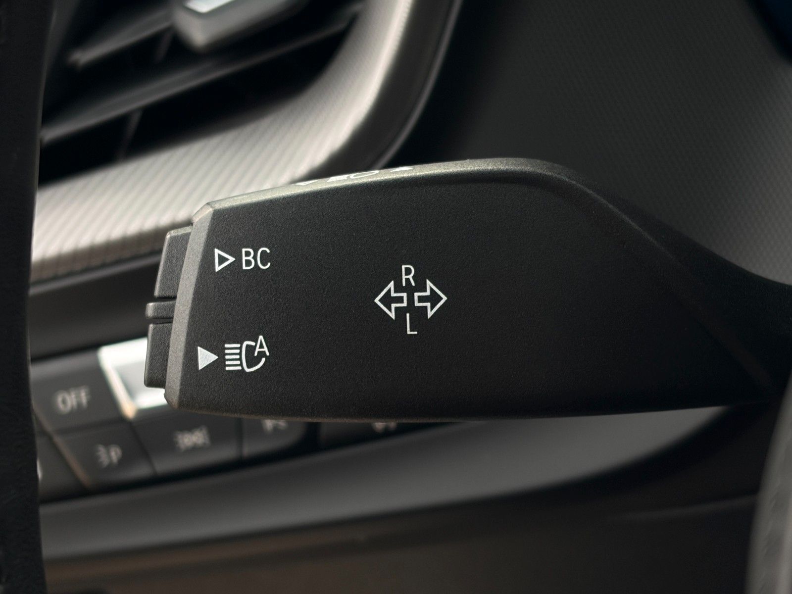 Fahrzeugabbildung BMW M135i xDrive HiFi SHZ LED DAB PDC Wireless Temp