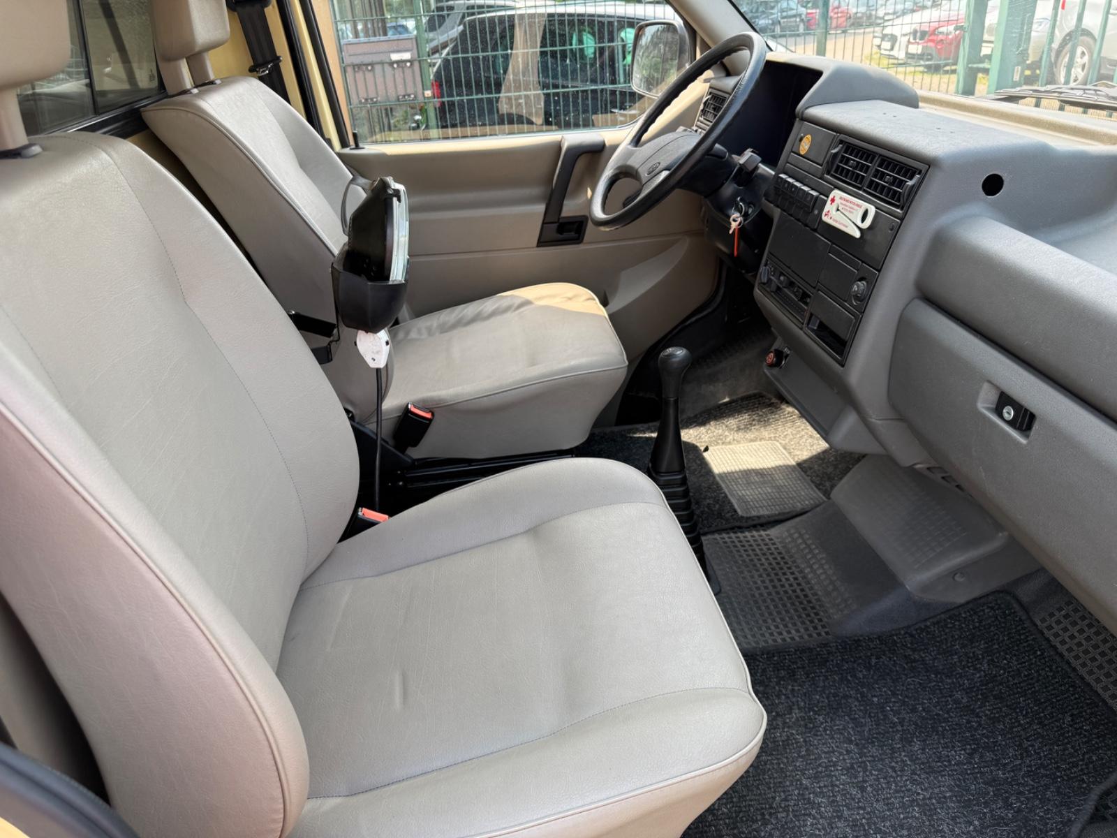 Volkswagen T4 Krankenwagen DRK 2.5 Lang