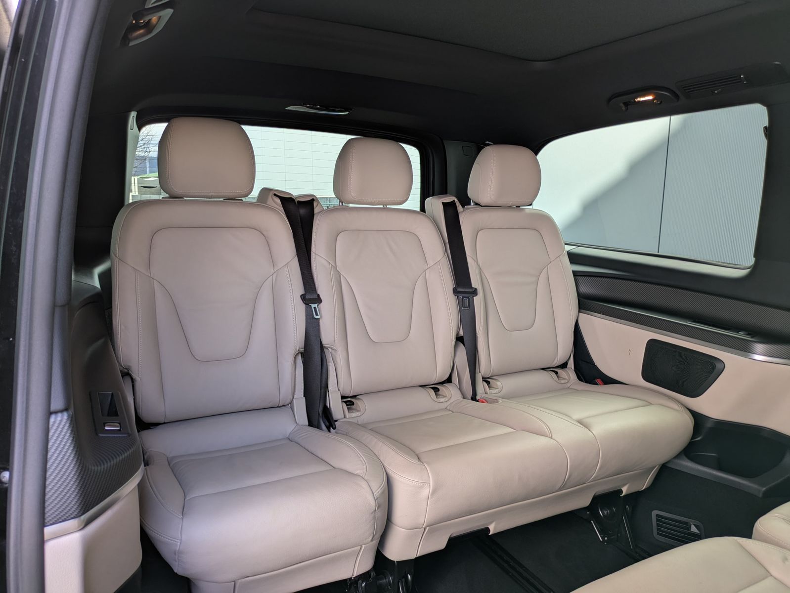 Fahrzeugabbildung Mercedes-Benz V 300 d AVANTGARDE 4MATIC lang AMG*PANO*LED*DIST