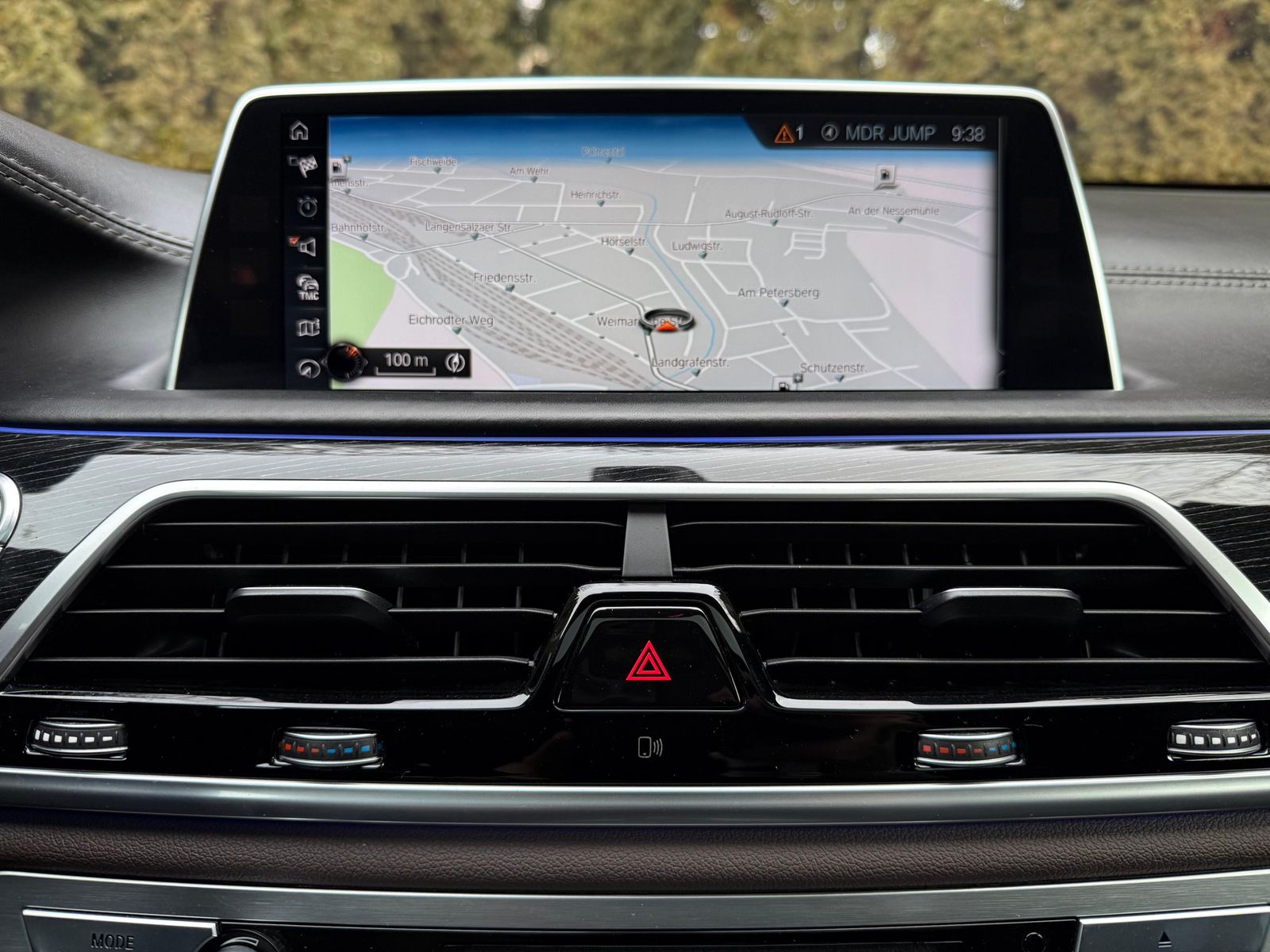 Fahrzeugabbildung BMW 750 L d xDrive M Paket LED+NAV+SHZ+MEMO+PANO+KAM