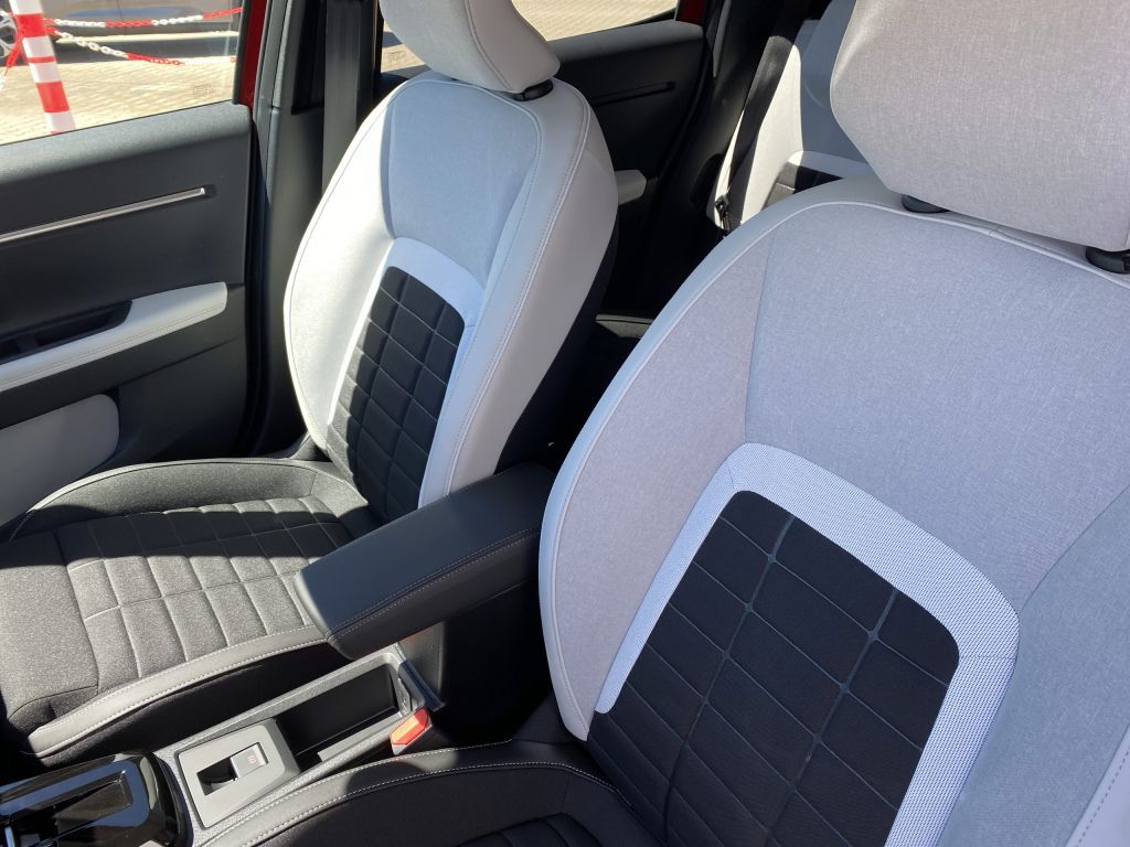Fahrzeugabbildung Citroën C3 Hybrid 110 MAX *Sitzh*beh. Frontscheibe u Len