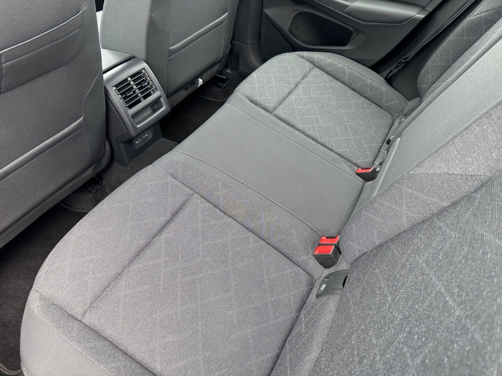 Fahrzeugabbildung Volkswagen Golf VIII Lim. Life 1.5 TSI