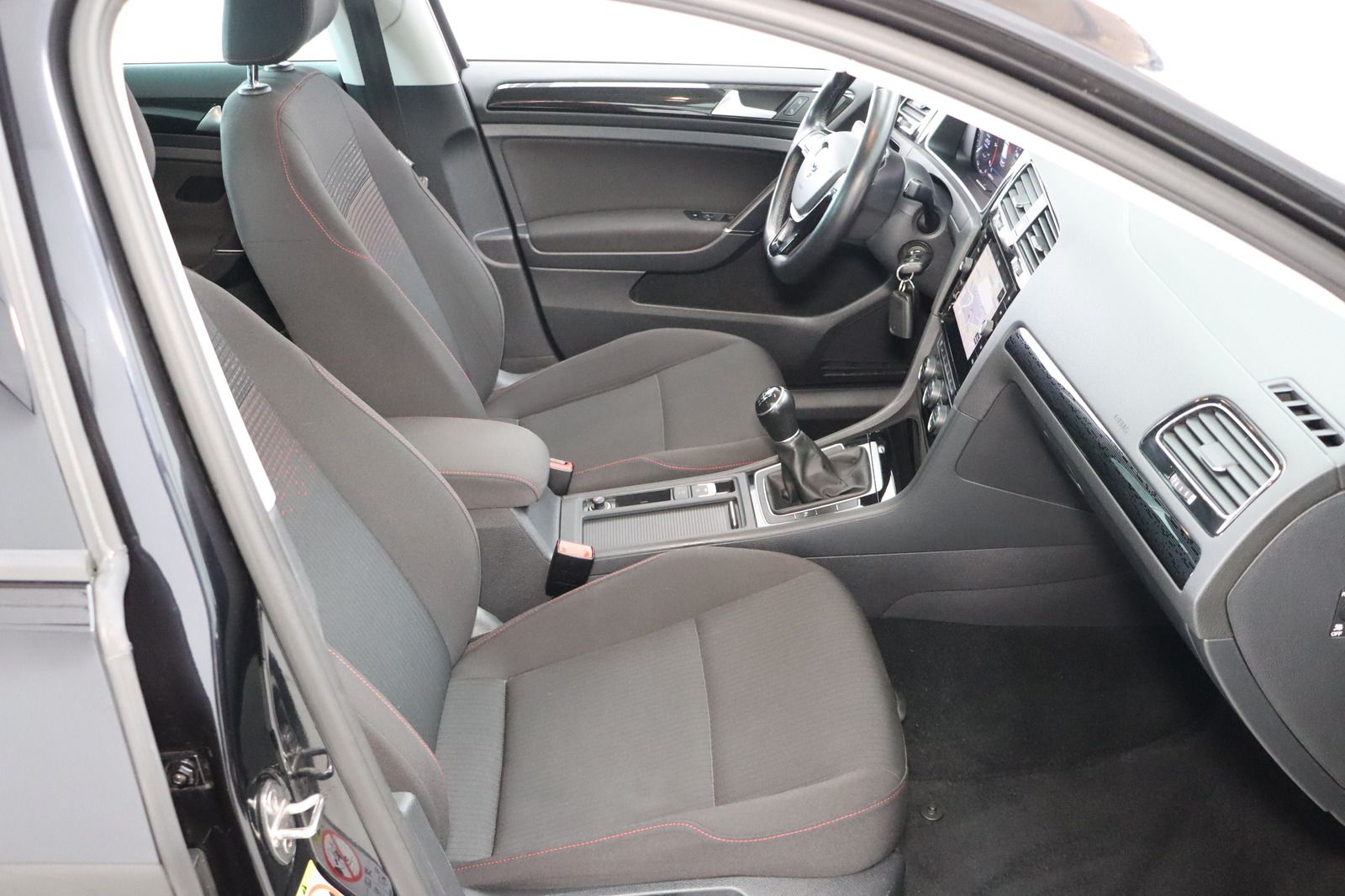 Fahrzeugabbildung Volkswagen Golf VII Sound * Standheizung * LED *