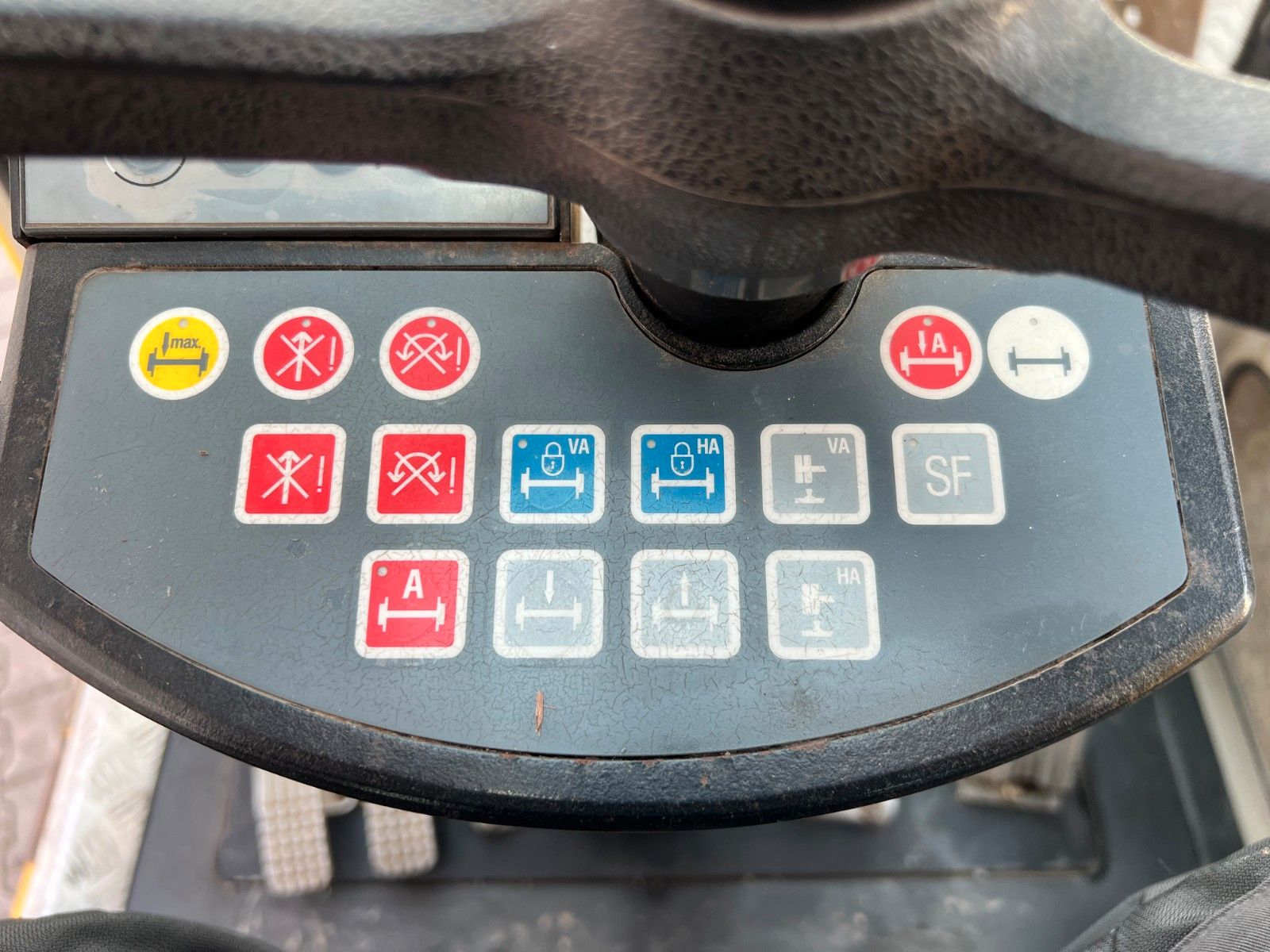 Fahrzeugabbildung Liebherr A 900 C ZW Litronic / 18.866h / 2008