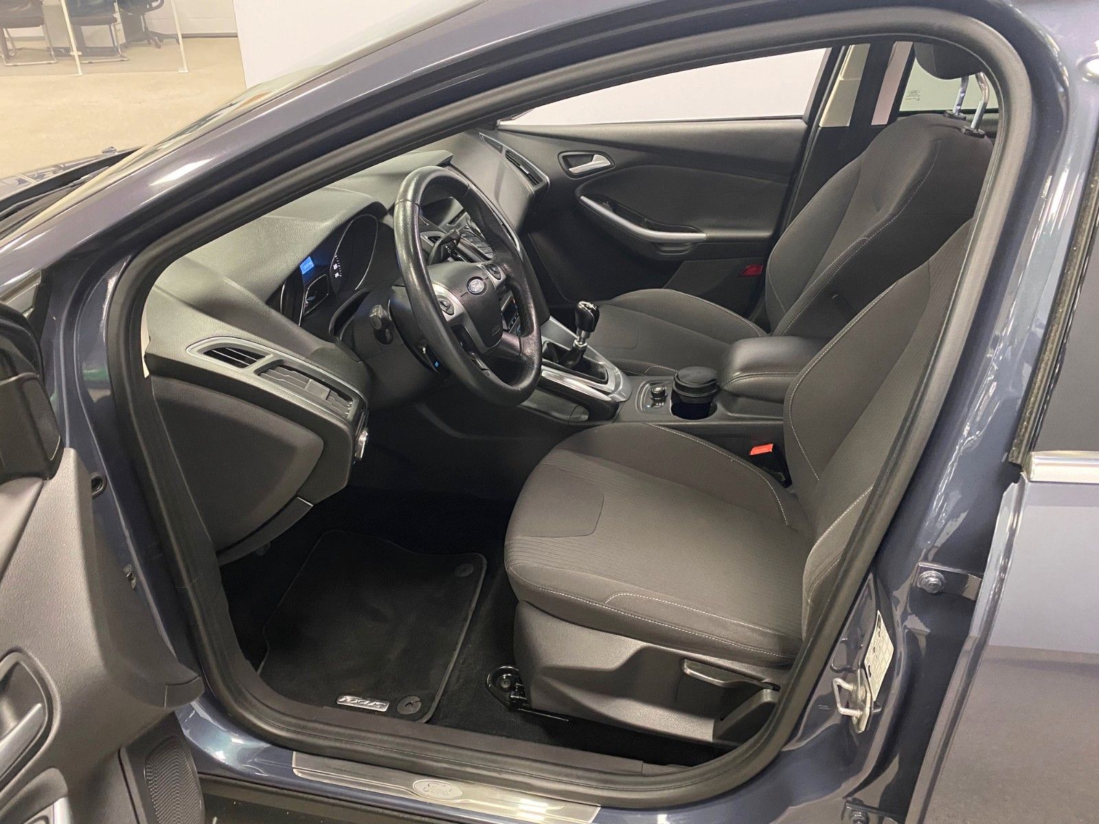 Fahrzeugabbildung Ford Focus 1.6 TDCi Titanium Turnier+NAVI+TELEFON+ALU