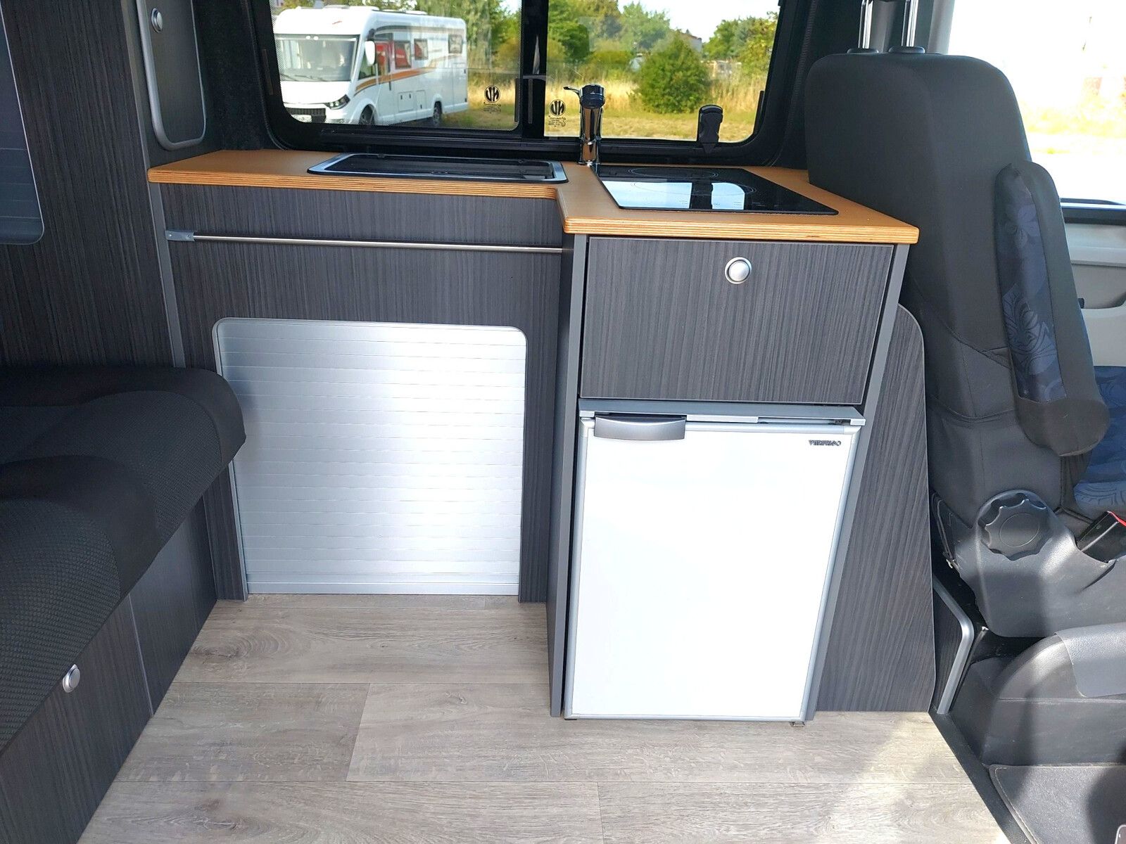 Fahrzeugabbildung Volkswagen Sonstige T6 ähnlich California  Camper