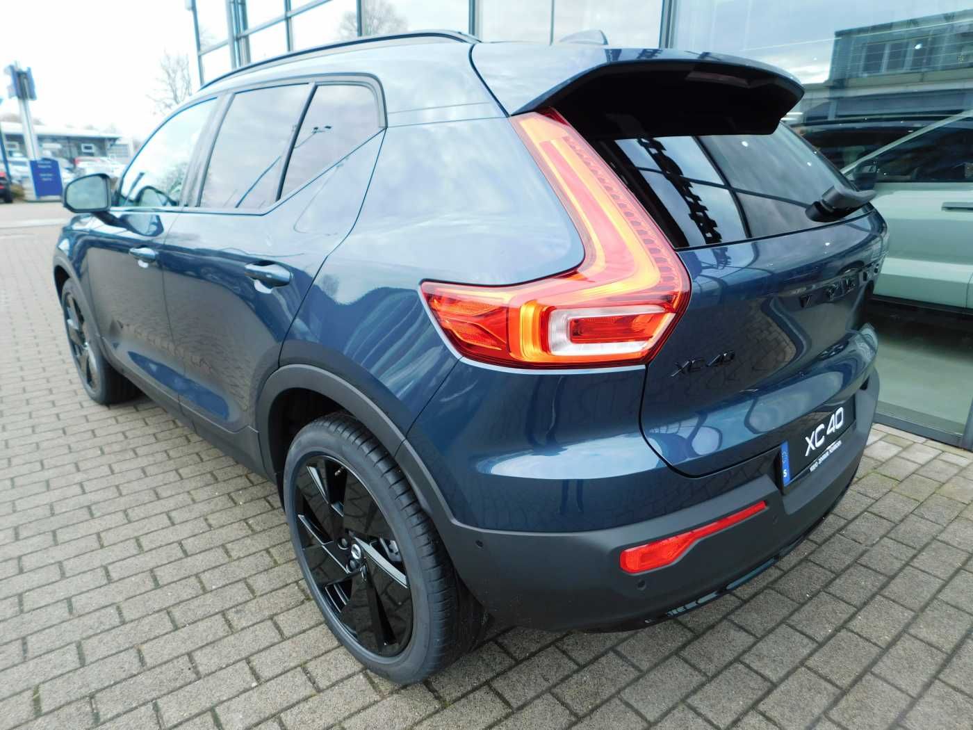 Fahrzeugabbildung Volvo XC40 B4 Plus Black Edition