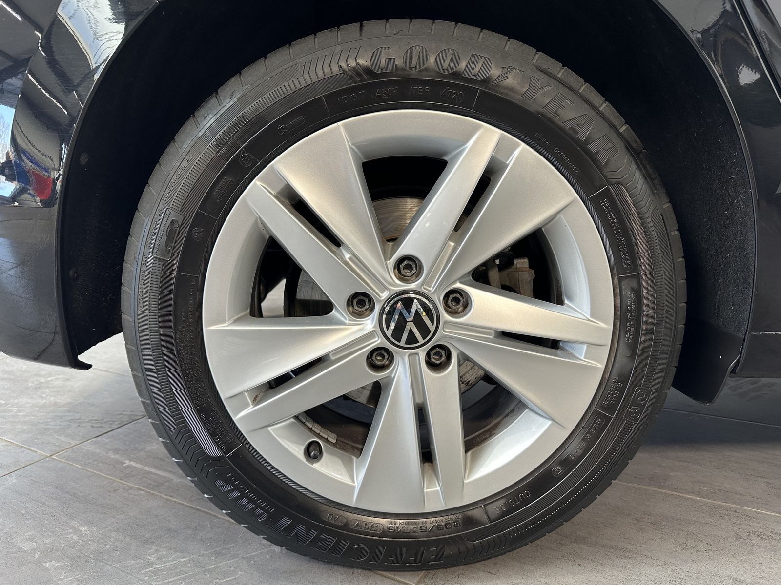 Fahrzeugabbildung Volkswagen Golf VIII 2.0 TDI DSG Life NAV+LED+AHK+ACC+18ZO
